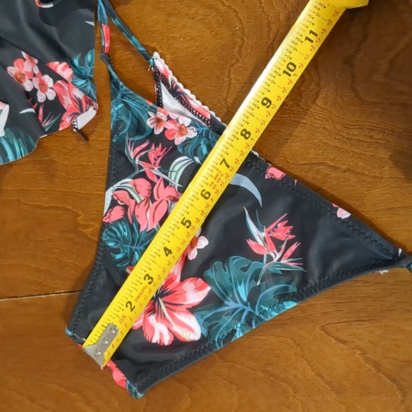 donated -🌺 Floral Print Bikini Set Black Medium - Picture 4 of 12